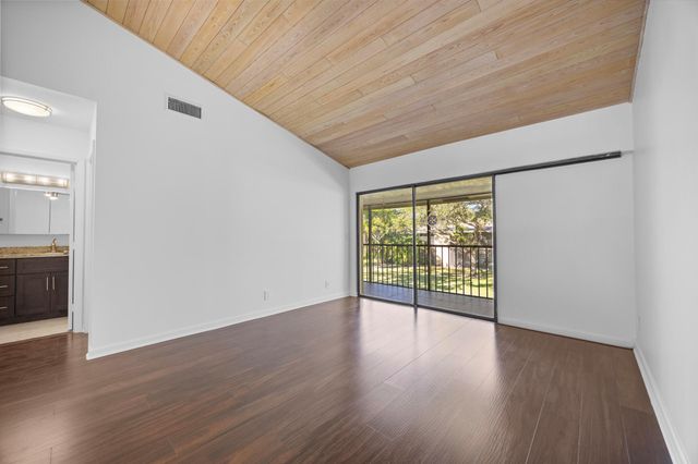 3939 NE 5th Avenue B206, Boca Raton, FL 33431