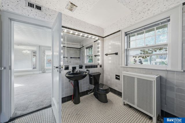 2108 S 24Th Street, Lincoln, NE 68502