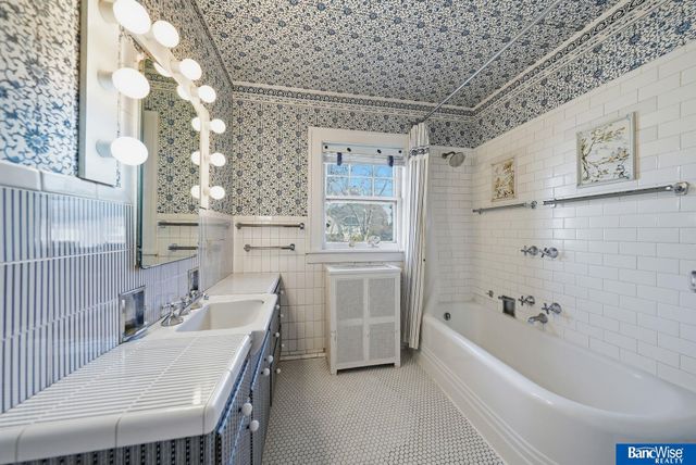 2108 S 24Th Street, Lincoln, NE 68502