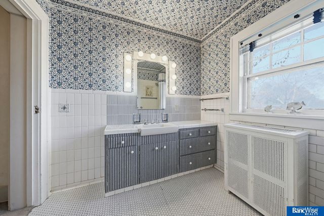 2108 S 24Th Street, Lincoln, NE 68502