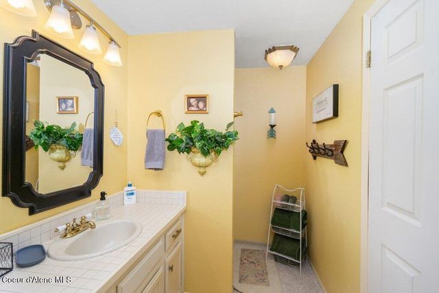 2912 E Fernan Hill RD, Coeur D'alene, ID 83814