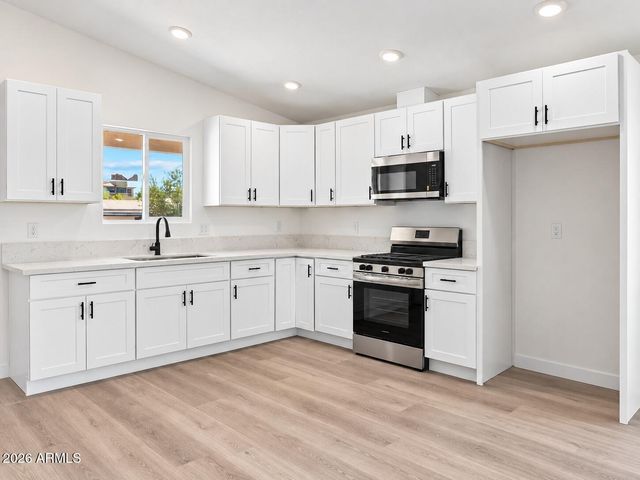 9618 N 10TH Avenue, Phoenix, AZ 85021