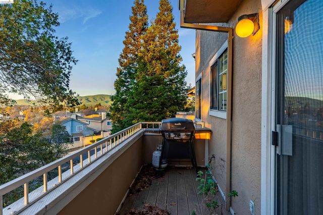 1025 Pinehurst Court, Concord, CA 94521