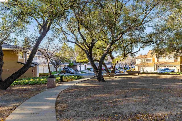 1025 Pinehurst Court, Concord, CA 94521