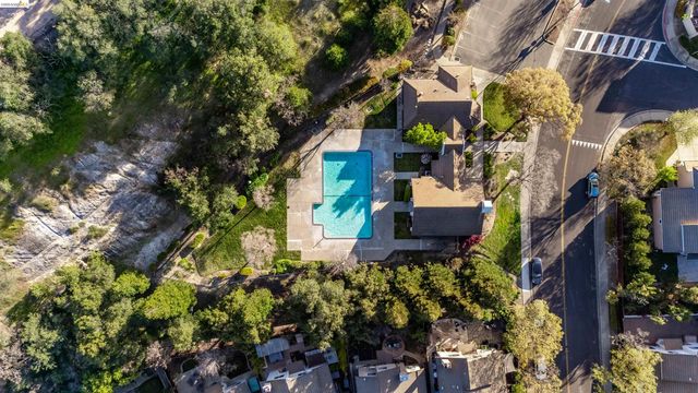 1025 Pinehurst Court, Concord, CA 94521