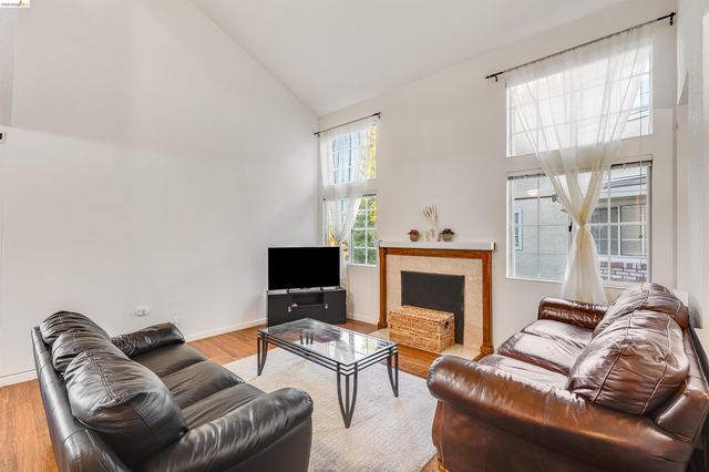 1025 Pinehurst Court, Concord, CA 94521