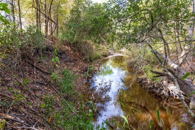 1250 Ladewig Lane, Flatonia, TX 78956