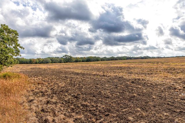 1250 Ladewig Lane, Flatonia, TX 78956