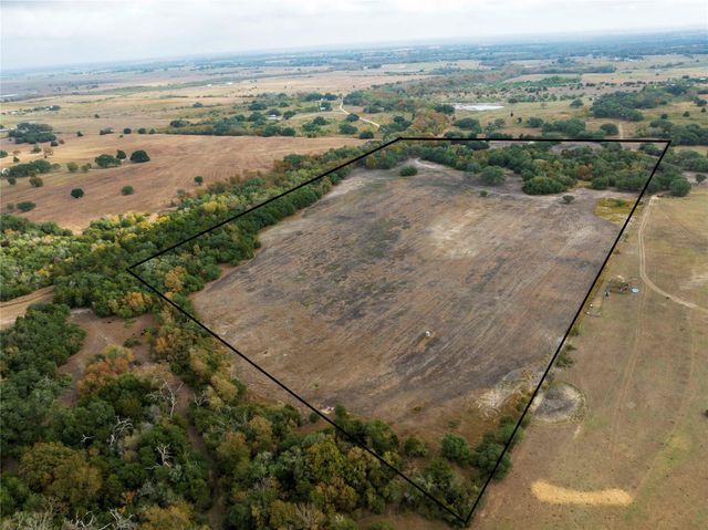 1250 Ladewig Lane, Flatonia, TX 78956