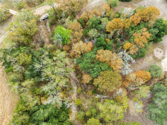 1250 Ladewig Lane, Flatonia, TX 78956