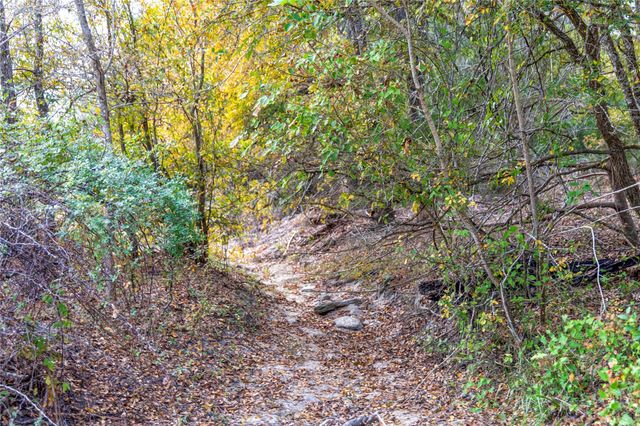 1250 Ladewig Lane, Flatonia, TX 78956