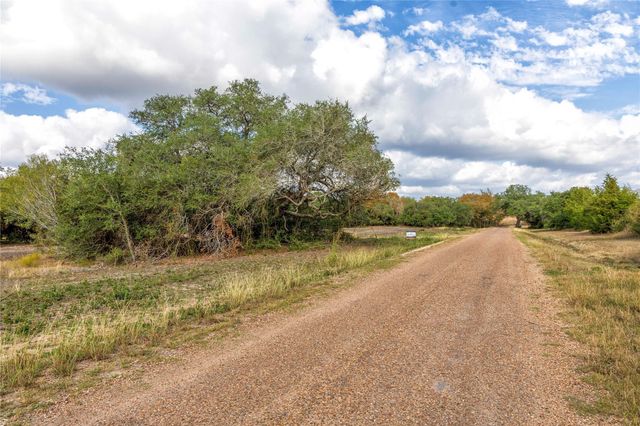 1250 Ladewig Lane, Flatonia, TX 78956
