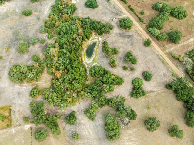 1250 Ladewig Lane, Flatonia, TX 78956