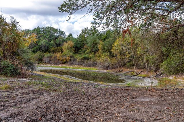 1250 Ladewig Lane, Flatonia, TX 78956