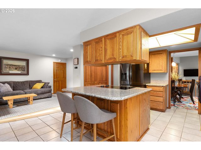 598 WINTER CREEK Ln, Roseburg, OR 97471