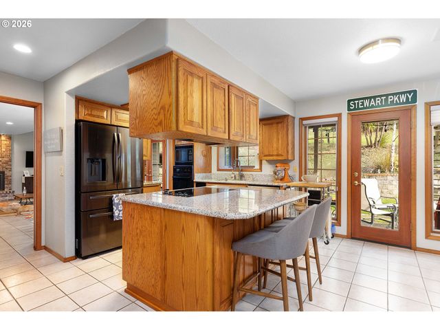 598 WINTER CREEK Ln, Roseburg, OR 97471