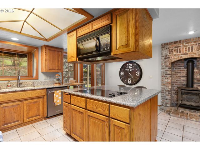 598 WINTER CREEK Ln, Roseburg, OR 97471