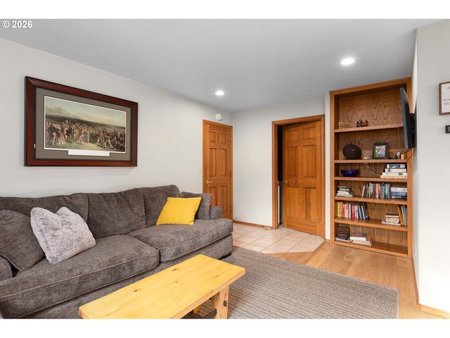 598 WINTER CREEK Ln, Roseburg, OR 97471