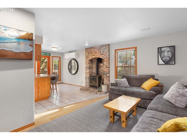 598 WINTER CREEK Ln, Roseburg, OR 97471