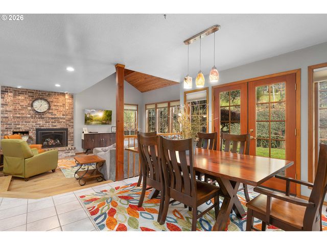 598 WINTER CREEK Ln, Roseburg, OR 97471