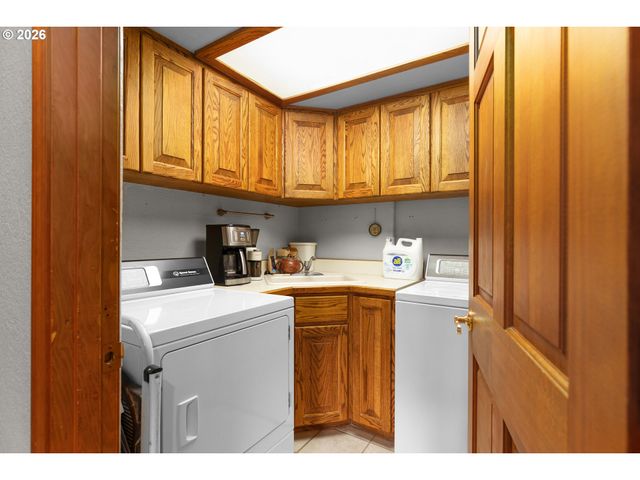 598 WINTER CREEK Ln, Roseburg, OR 97471