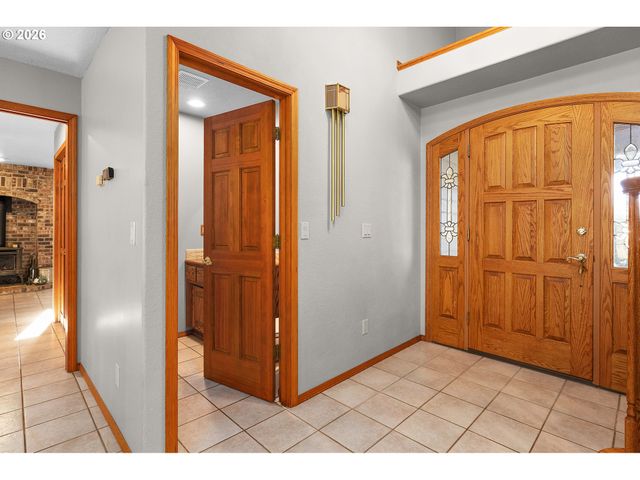 598 WINTER CREEK Ln, Roseburg, OR 97471