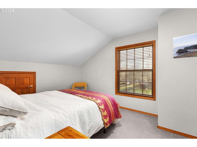 598 WINTER CREEK Ln, Roseburg, OR 97471