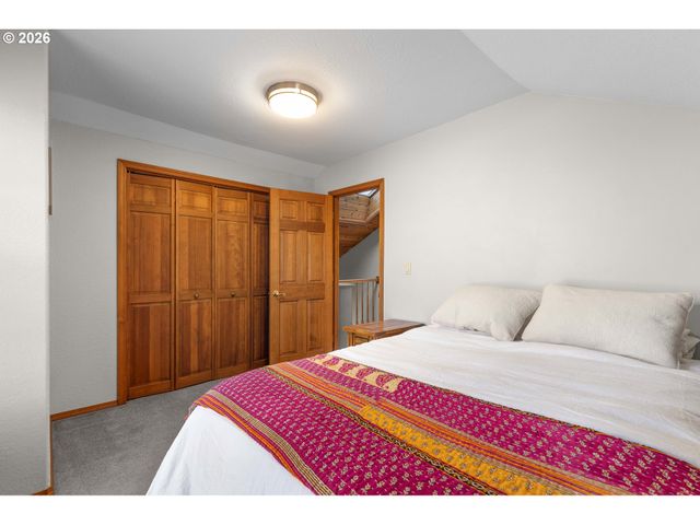 598 WINTER CREEK Ln, Roseburg, OR 97471