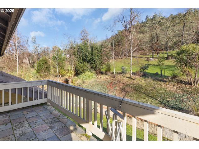 598 WINTER CREEK Ln, Roseburg, OR 97471