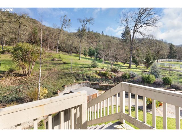 598 WINTER CREEK Ln, Roseburg, OR 97471