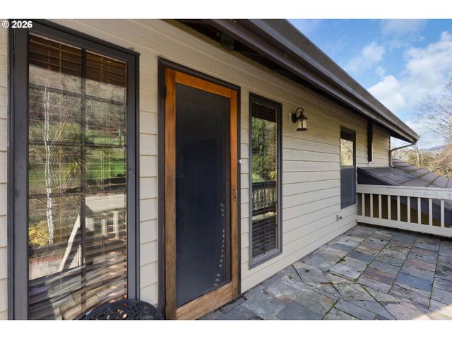 598 WINTER CREEK Ln, Roseburg, OR 97471