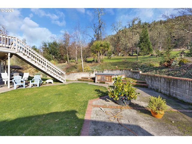 598 WINTER CREEK Ln, Roseburg, OR 97471