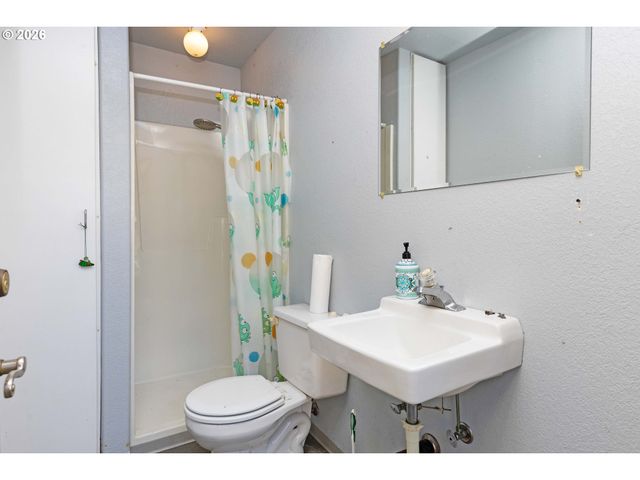 598 WINTER CREEK Ln, Roseburg, OR 97471