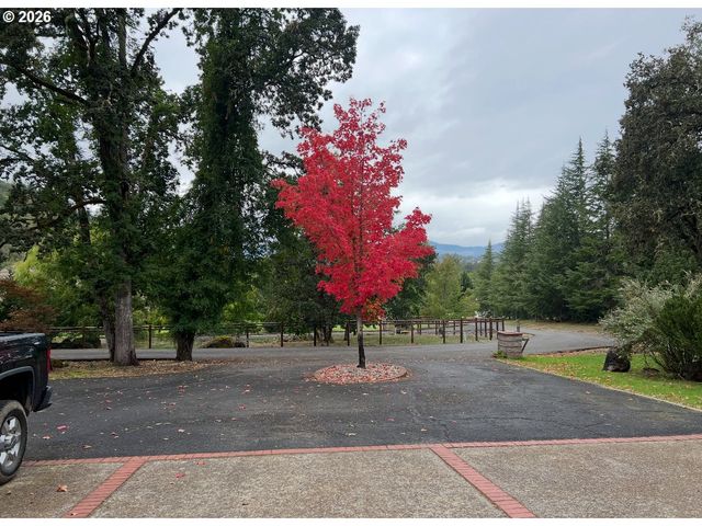 598 WINTER CREEK Ln, Roseburg, OR 97471