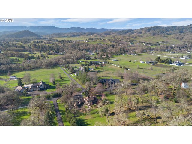 598 WINTER CREEK Ln, Roseburg, OR 97471