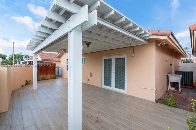 2236 W 74th Pl 9C, Hialeah, FL 33016