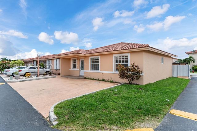 2236 W 74th Pl 9C, Hialeah, FL 33016