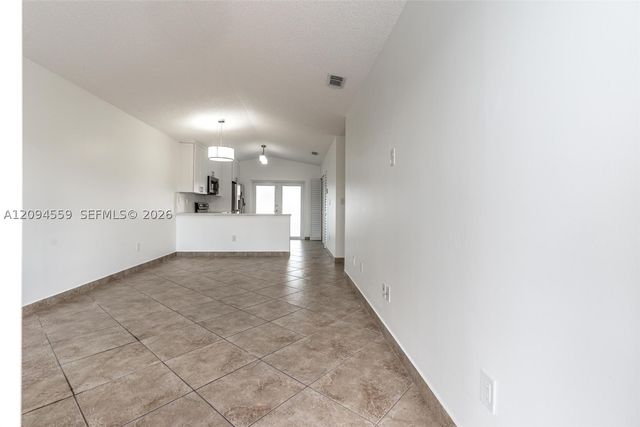 2236 W 74th Pl 9C, Hialeah, FL 33016