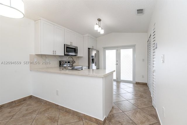 2236 W 74th Pl 9C, Hialeah, FL 33016