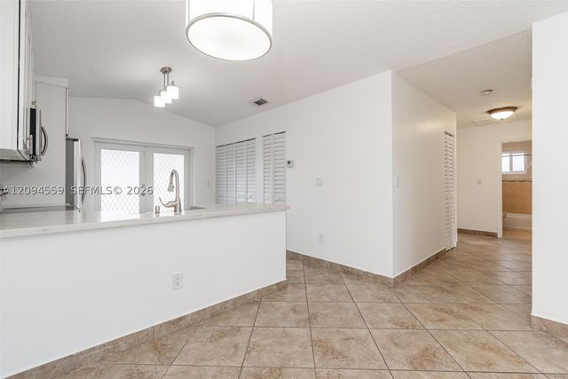 2236 W 74th Pl 9C, Hialeah, FL 33016