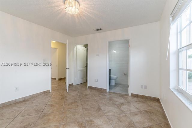 2236 W 74th Pl 9C, Hialeah, FL 33016