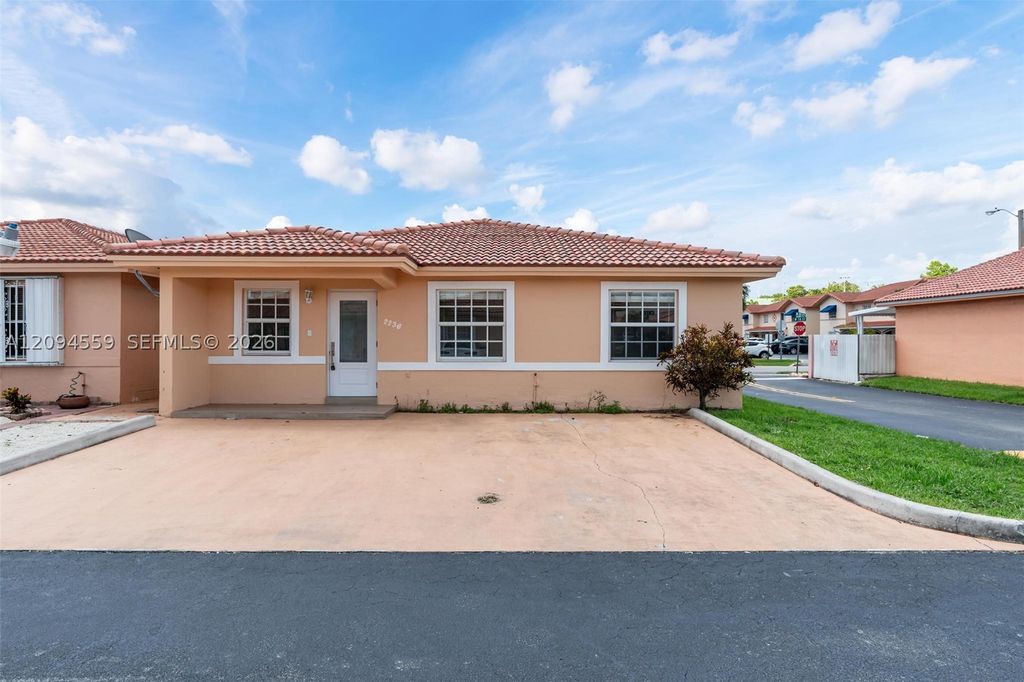 2236 W 74th Pl 9C, Hialeah, FL 33016