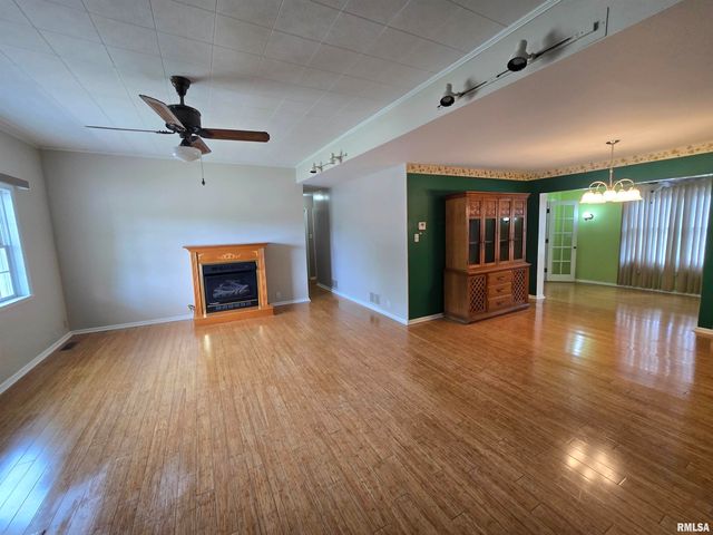 108 SCHOOL Street, Washington, IL 61571