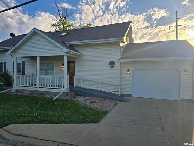 108 SCHOOL Street, Washington, IL 61571