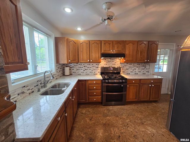 108 SCHOOL Street, Washington, IL 61571