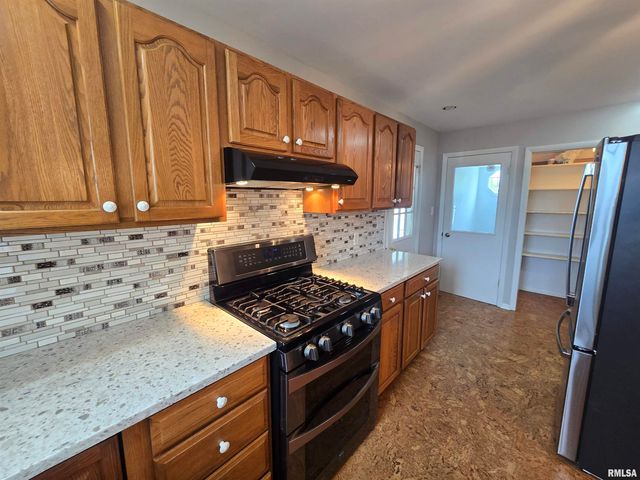 108 SCHOOL Street, Washington, IL 61571
