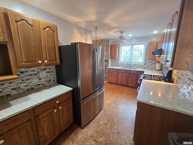 108 SCHOOL Street, Washington, IL 61571