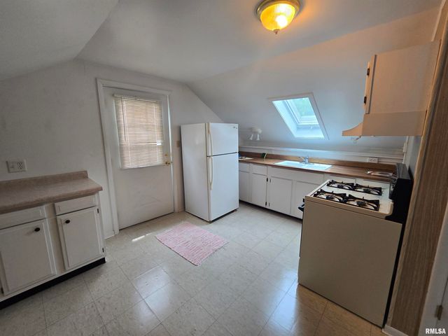 108 SCHOOL Street, Washington, IL 61571