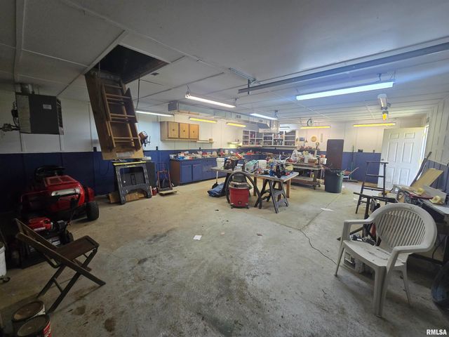 108 SCHOOL Street, Washington, IL 61571