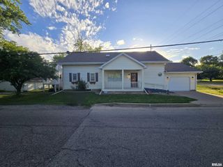 108 SCHOOL Street, Washington, IL 61571